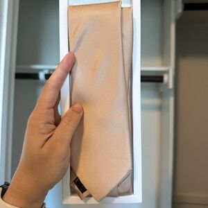 Brand new rbocott tie, color-champagne